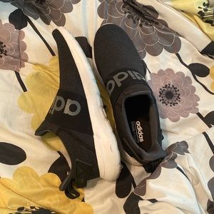 NIKE RUNNING SHOES